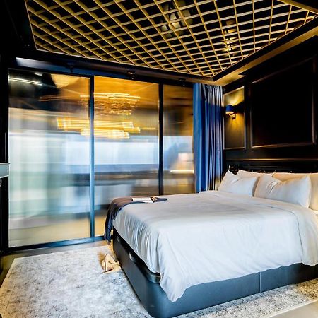 Suite Shibari By Justine Apartments Sobria Elegante Y Pecaminosa Apartamento Turistico En Madrid Rio Exteriör bild