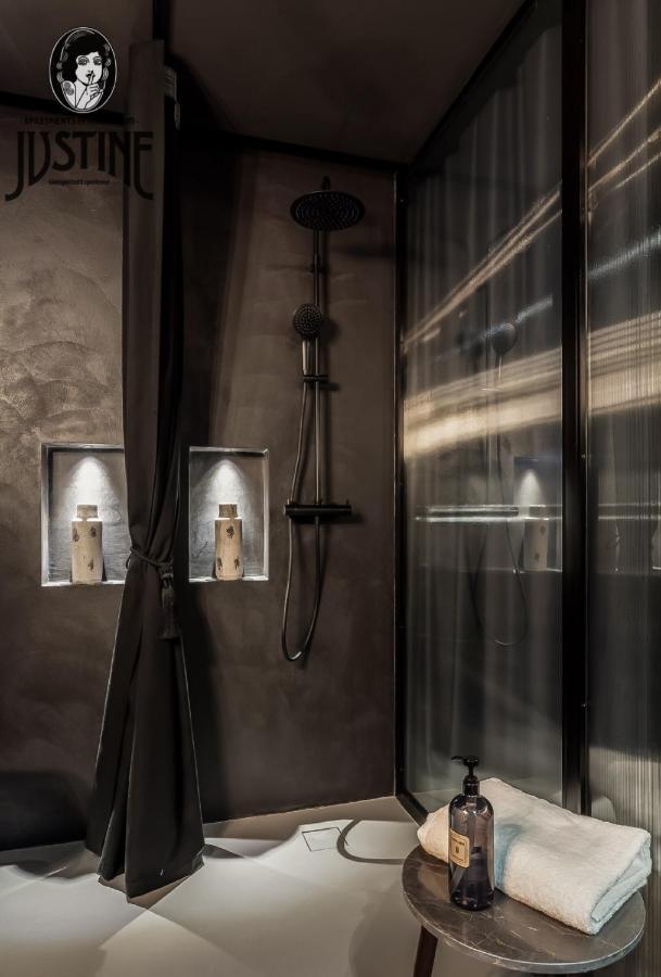 Suite Shibari By Justine Apartments Sobria Elegante Y Pecaminosa Apartamento Turistico En Madrid Rio Exteriör bild