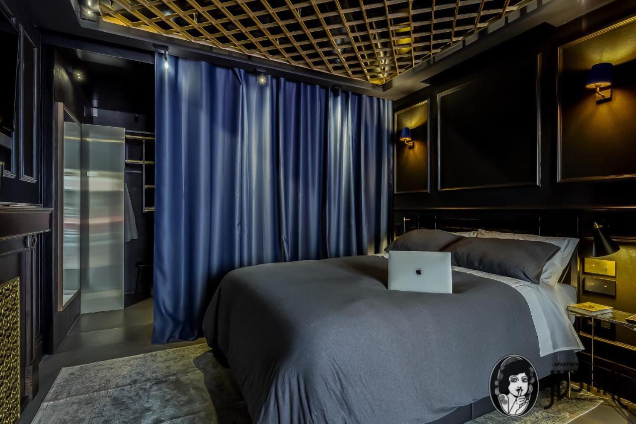 Suite Shibari By Justine Apartments Sobria Elegante Y Pecaminosa Apartamento Turistico En Madrid Rio Exteriör bild